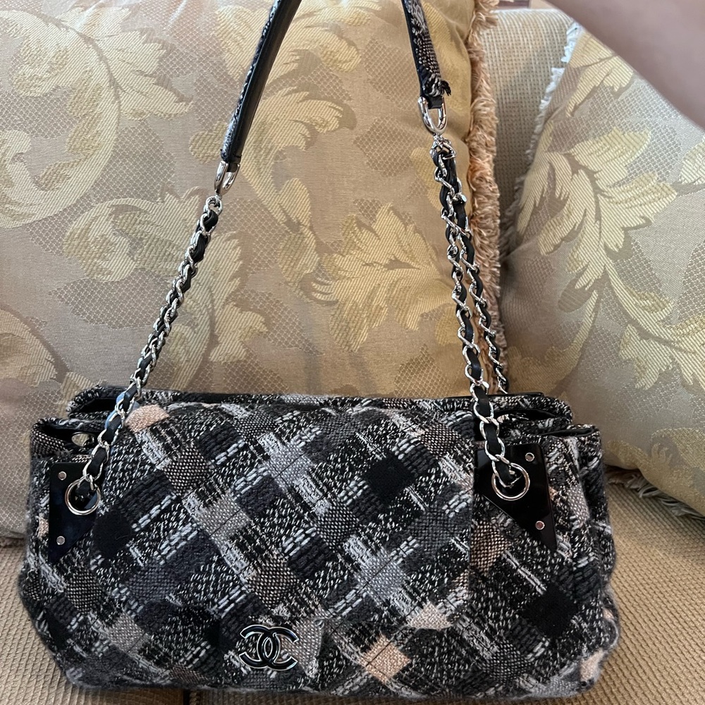 AUTHENTIC CHANEL TWEED SHOULDER HANDBAG